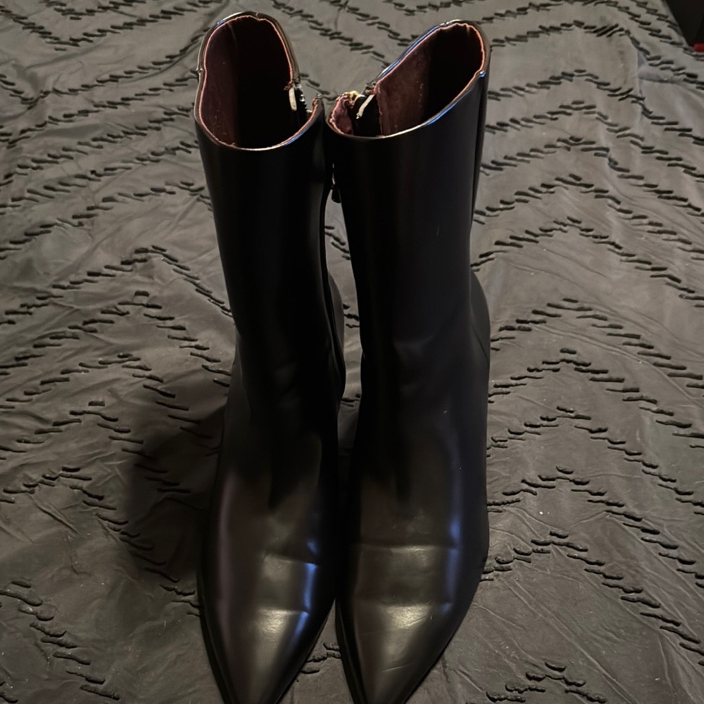 H&M Black Heeled Boots Sleek Leather Design